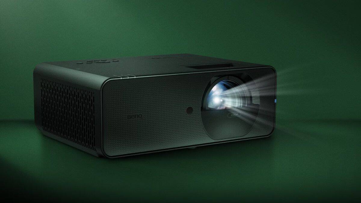 BenQ представила короткофокусный проектор LH860ST для гольф- и спорт-симуляторов