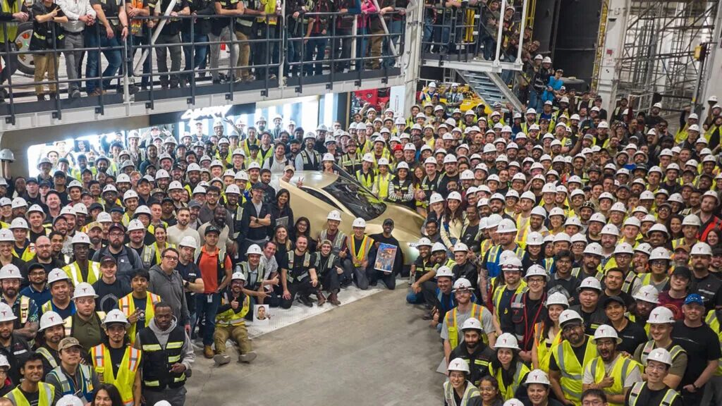 Tesla собрала первый Cybercab и назвала ориентир цены