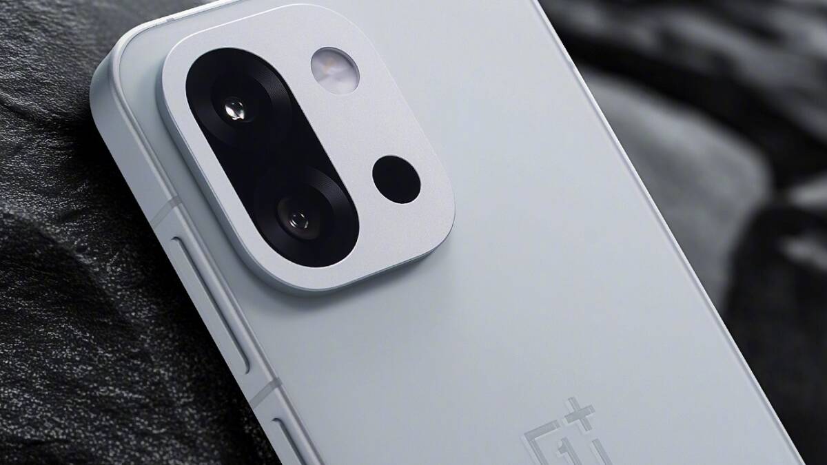 OnePlus может выпустить компактный смартфон 15s, но с изменённой камерой