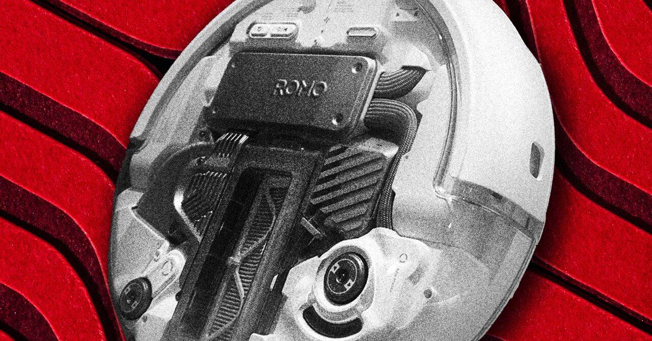 С помощью геймпада PS5 взломали 6700 роботов-пылесосов с камерами по всему миру