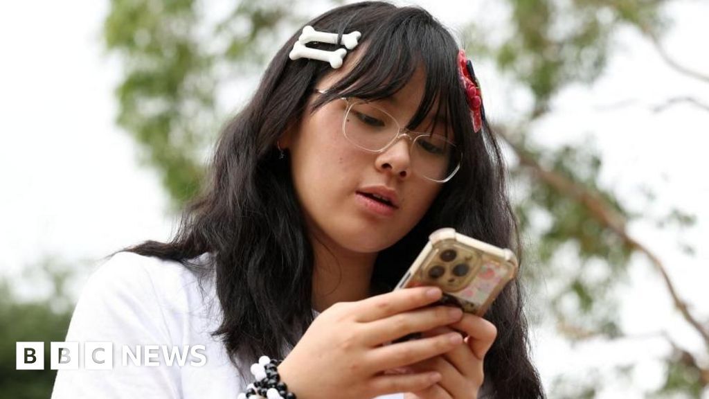 Австралия требует от соцсетей исполнения запрета для пользователей младше 16 лет