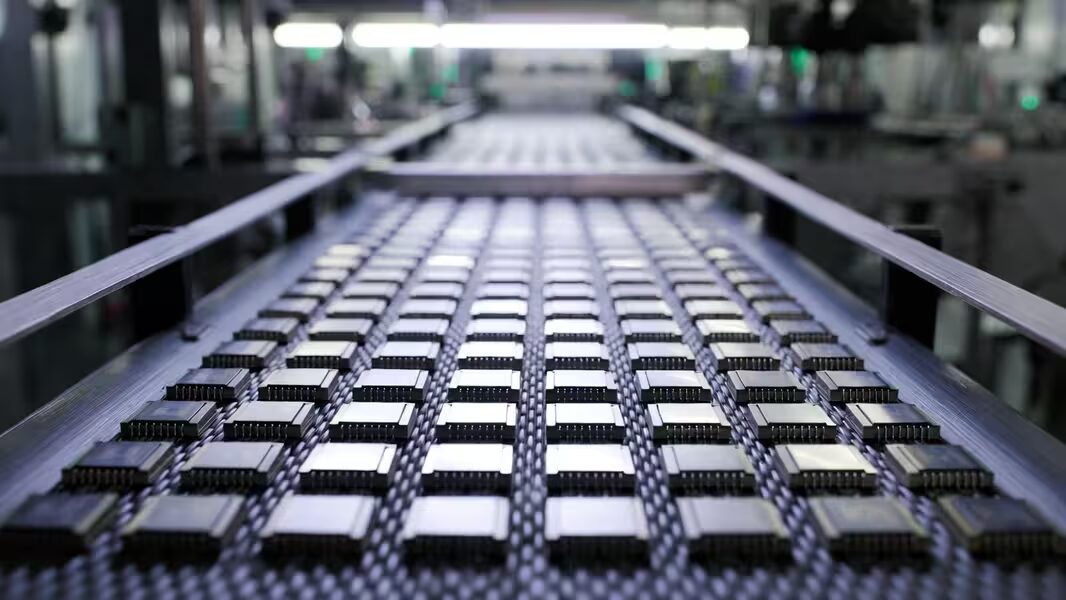 Samsung и Hynix не спешат расширять производство памяти на фоне кризиса