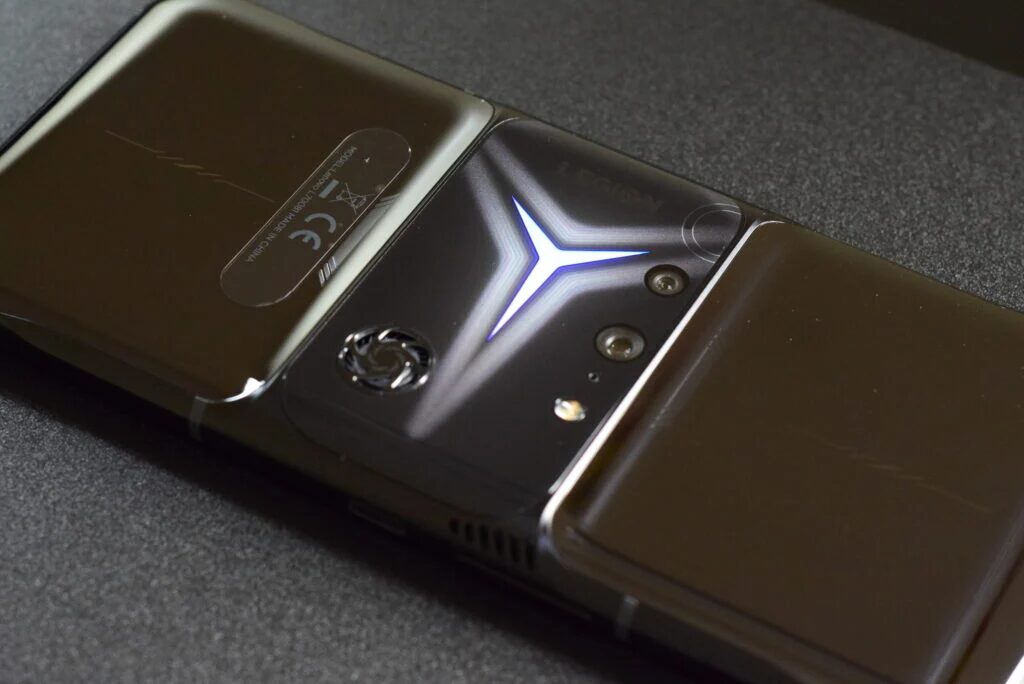 Lenovo готовит новый игровой смартфон Legion с тройной камерой и сдержанным дизайном