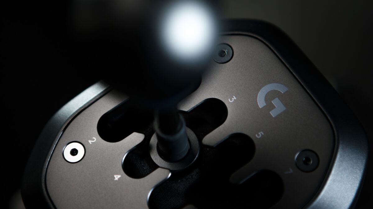 Logitech представила механическую коробку передач RS H-Shifter для симрейсинга