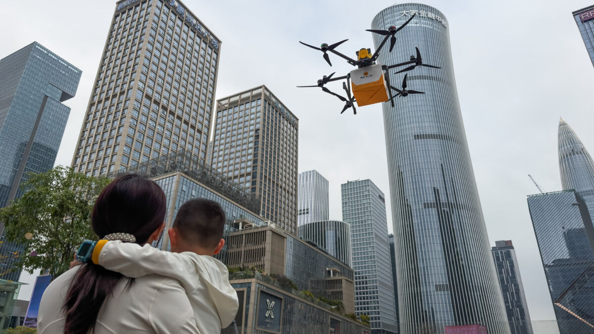 Китай ужесточает правила для дронов