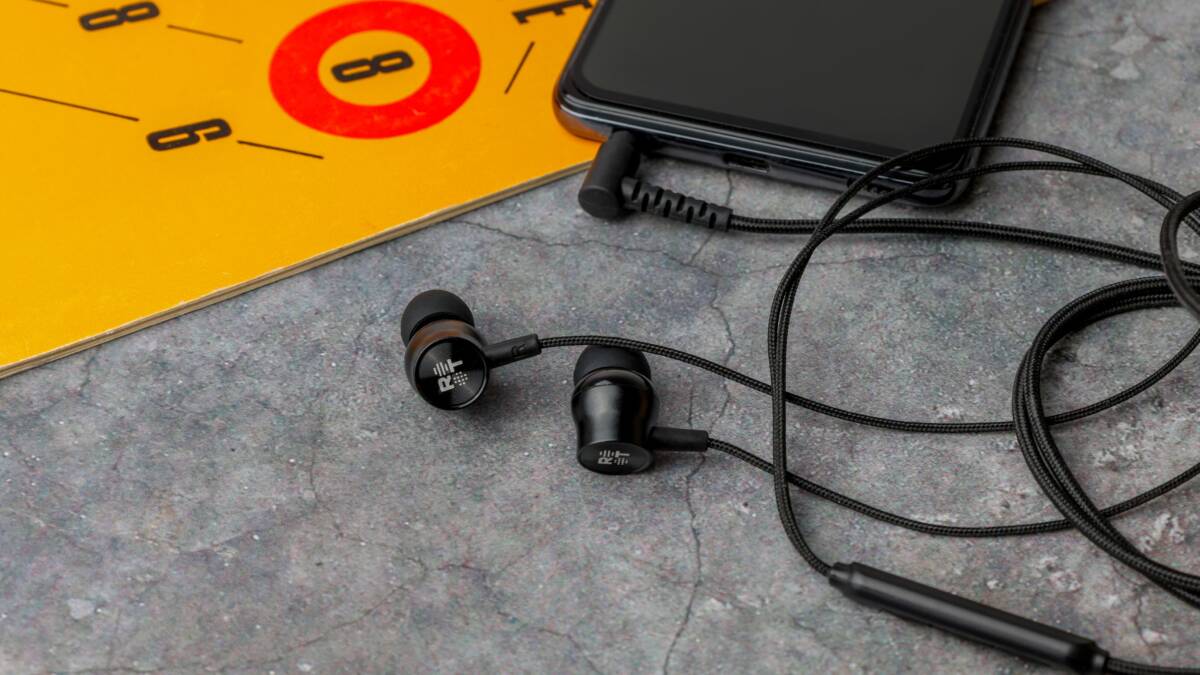 Российская Radiotehnika выпустила наушники Комета TB-22C за 2490 рублей