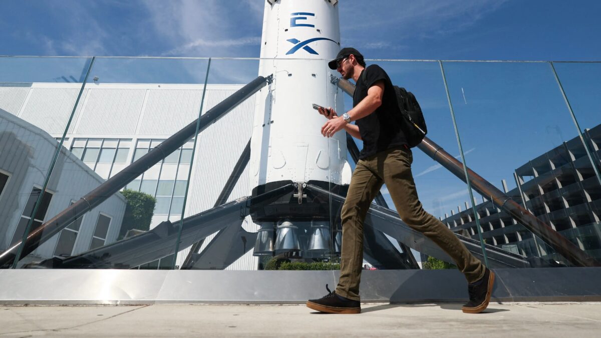 Суд вокруг SpaceX может перераспределить миллиарды перед IPO