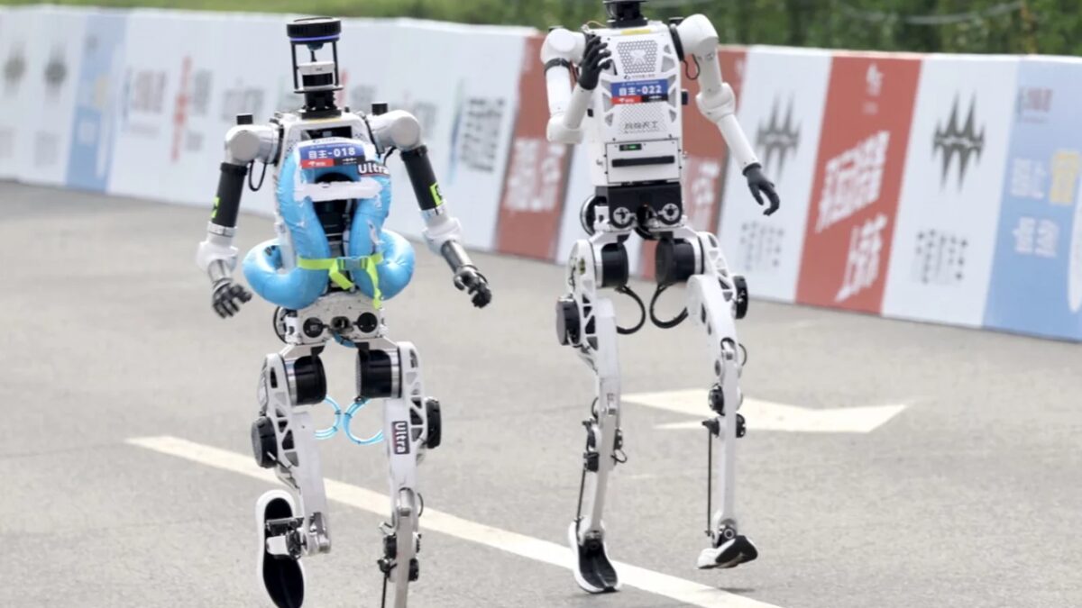 Робот побил человеческий рекорд в полумарафоне в Пекине