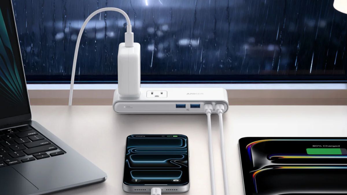 Anker выпустила настольный удлинитель Nano Power Strip с 10 портами и креплением к столу