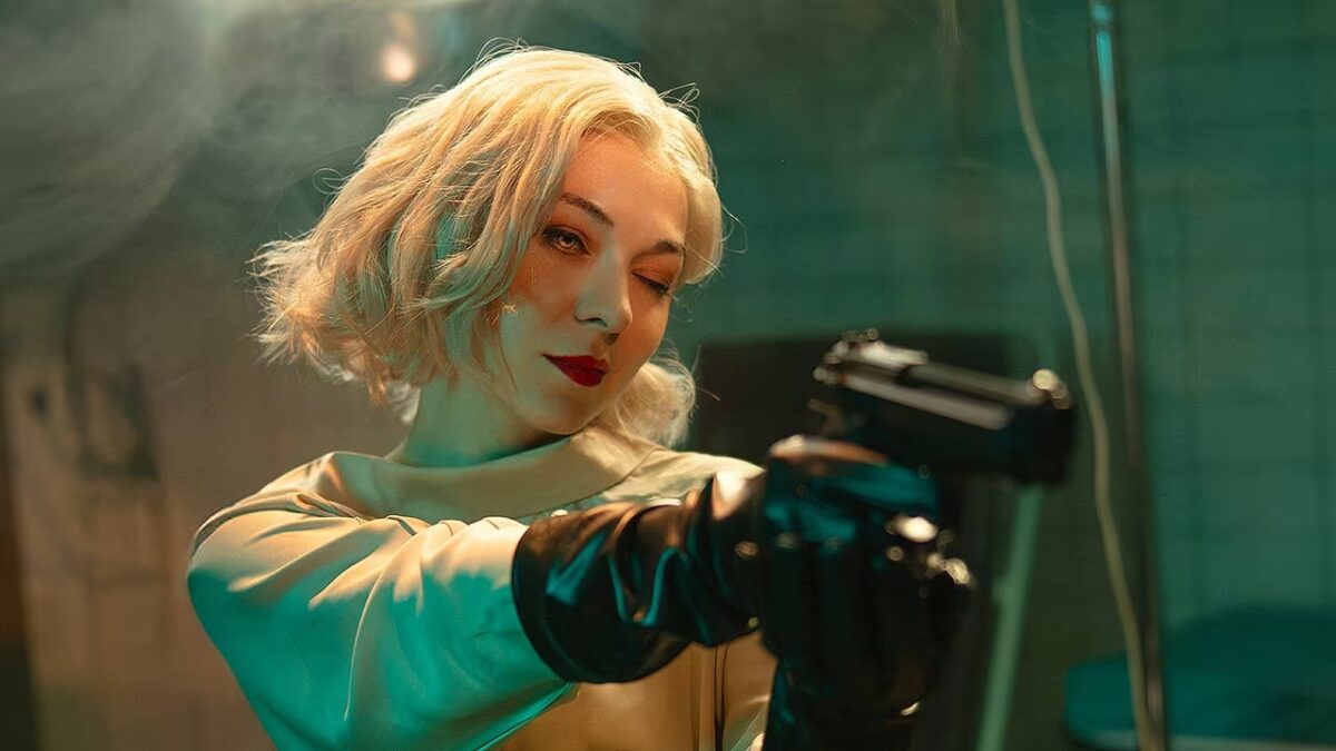 Косплей Грейс Эшкрофт из Resident Evil Requiem — Dear Iris в костюмах «Нуар» и «Димитреску»