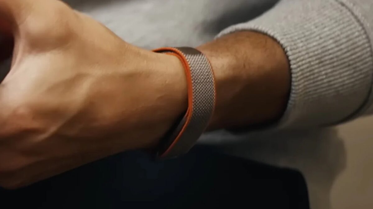 Google готовит фитнес-браслет Fitbit Air без экрана с упором на здоровье и комфорт