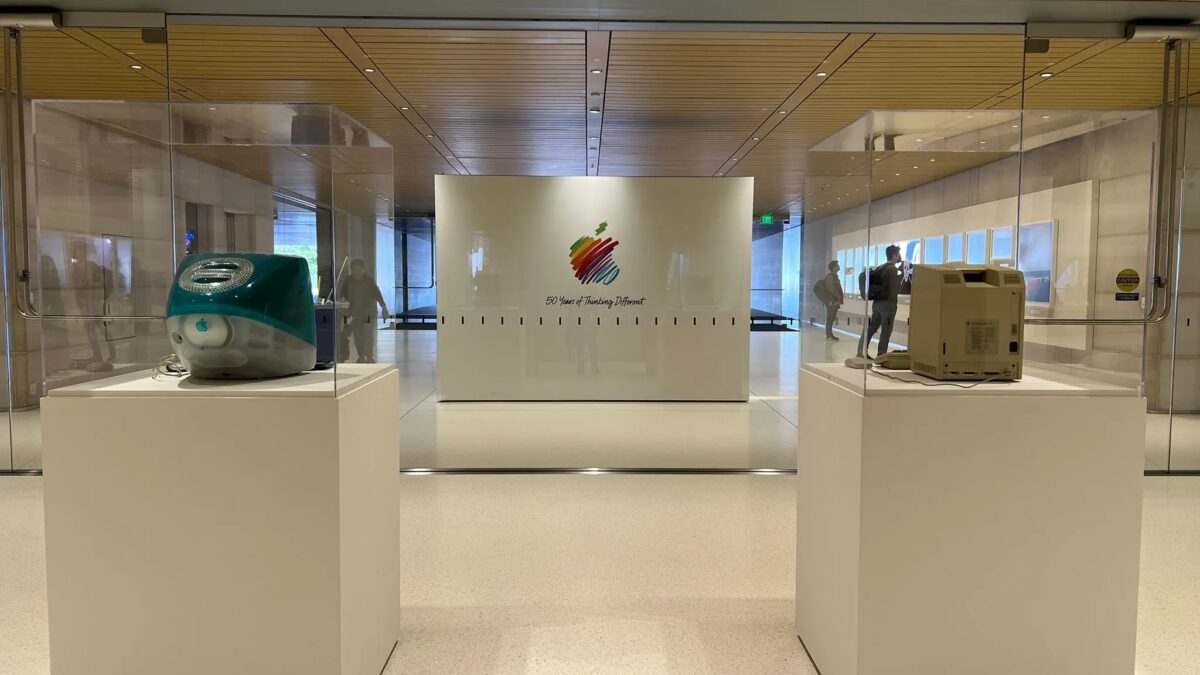 Apple открыла выставку к 50-летию в Apple Park