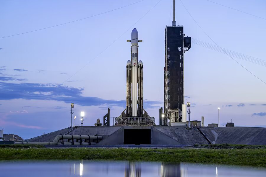 SpaceX перенесла запуск Falcon Heavy на 29 апреля