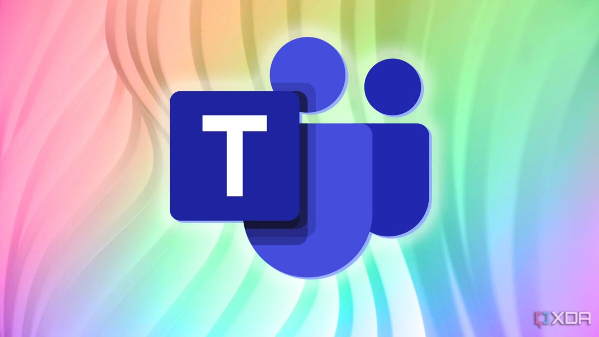 Microsoft Teams спрячeт кнопку «Поднять руку» в панели встреч