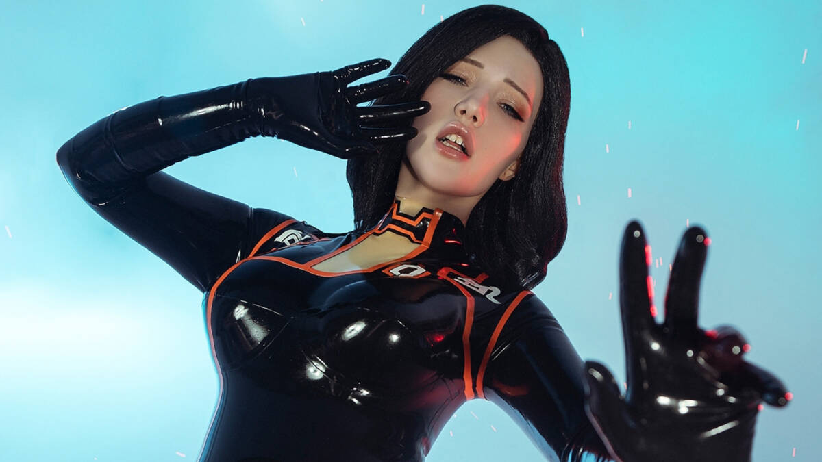 Косплей Миранды Лоусон из Mass Effect 2 от Лады Люмос: офицер «Цербера» 18+