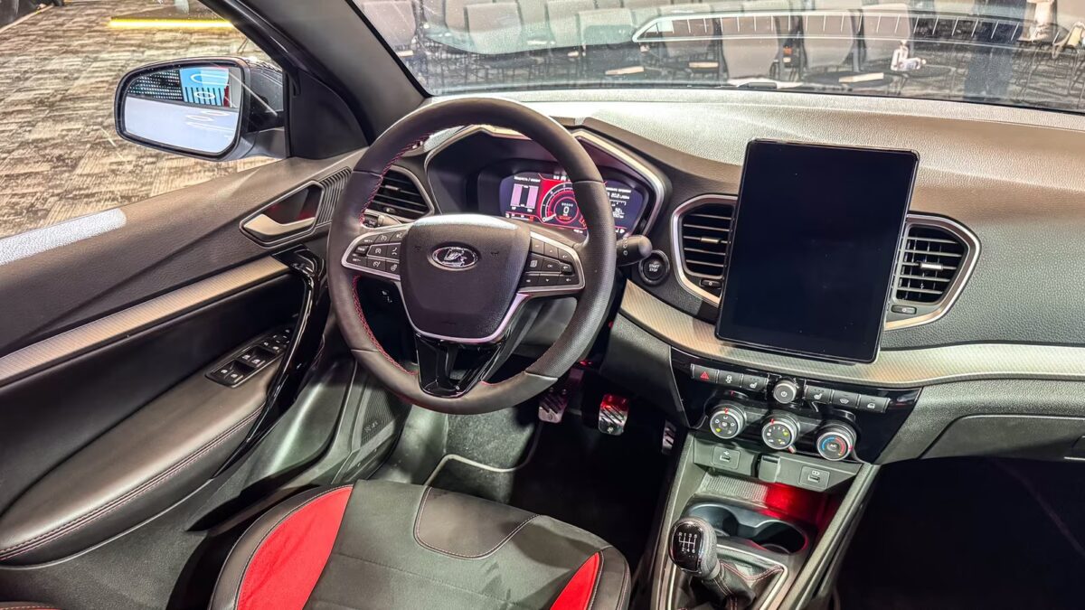 Lada Vesta 2026 получила ключ-карту и зимние опции