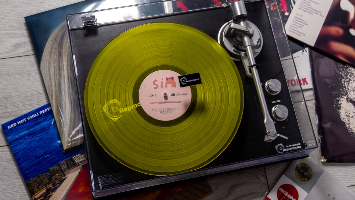 Обзор Reproductor RP-LPX500SPBK: виниловый проигрыватель для начинающих