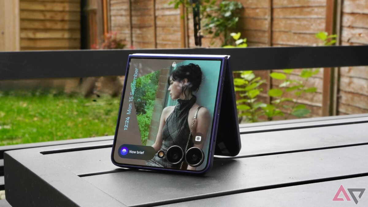 Samsung Galaxy Z Flip 8 сохранит зарядку 25 Вт