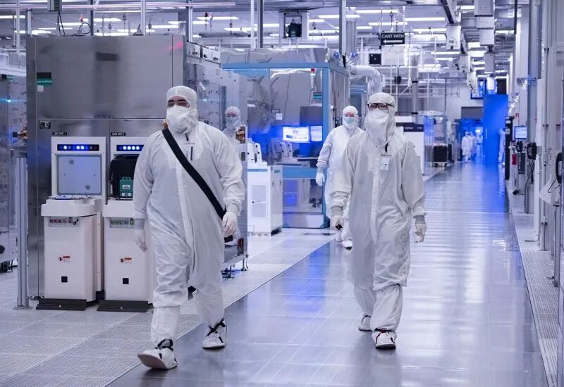 Слух о контракте Apple поднял акции Intel на 14%